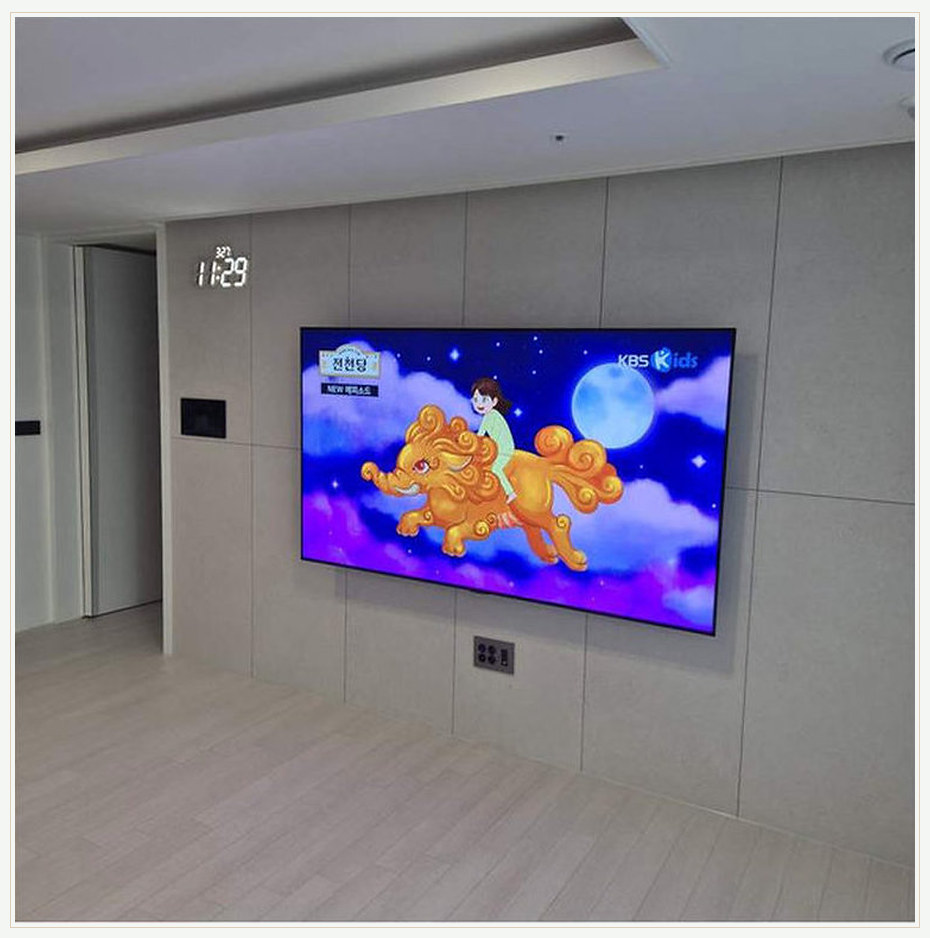 강북구 TV 설치 참고 이미지 3 77인치 셋톱박스·공유기 선정리 공간 벽걸이 거치대 선정리 사진