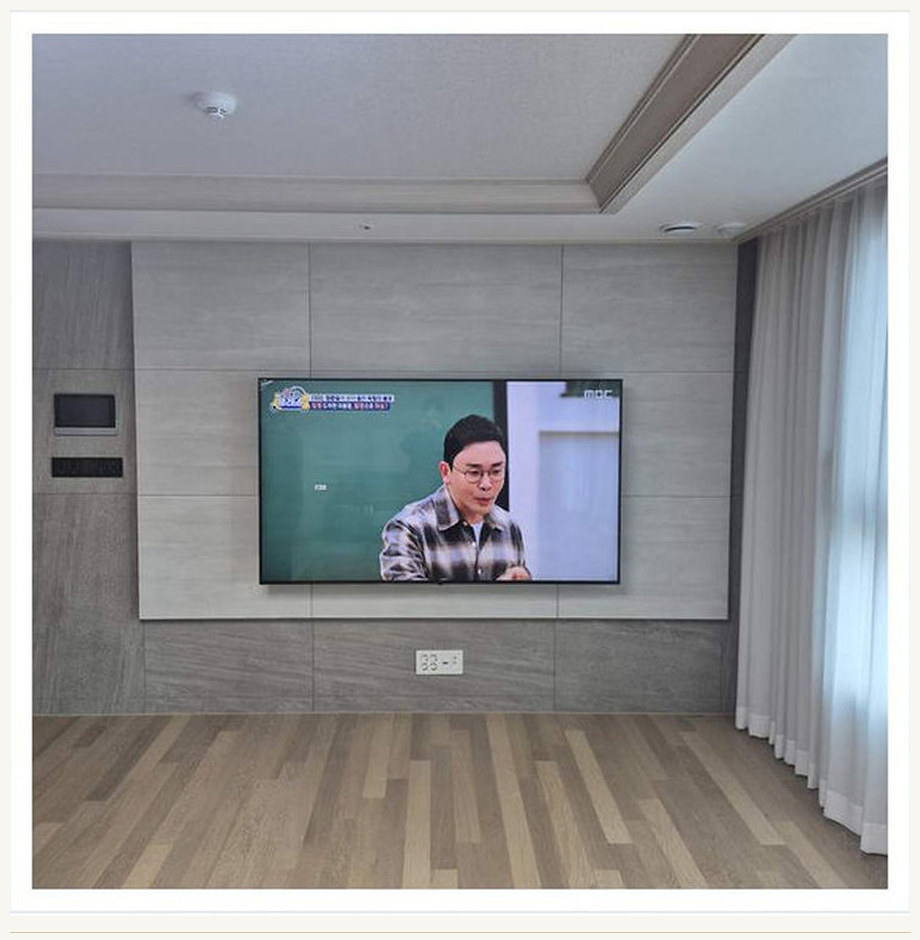도봉구 TV 설치 참고 이미지 3 83인치 고정형 또는 각도형 브라켓 적합성 벽걸이 거치대 선정리 사진