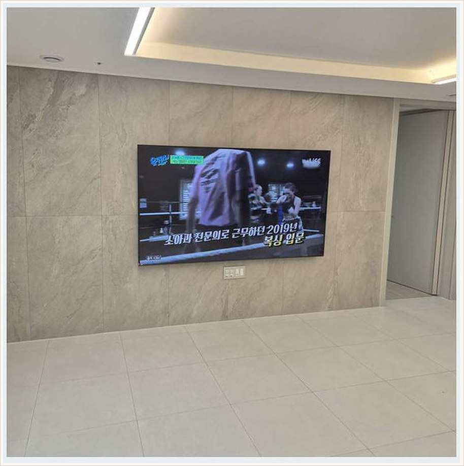 관악구 TV 설치 참고 이미지 2 77인치 TV 무게와 기존 거치대 재사용 벽걸이 거치대 선정리 사진