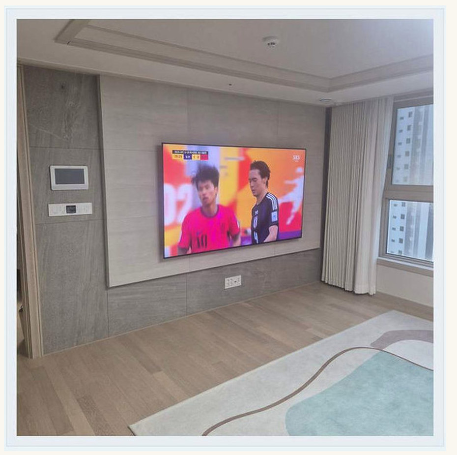 성남시 TV 설치 참고 이미지 1 55인치 받침대 분리 후 브라켓 호환 벽걸이 거치대 선정리 사진
