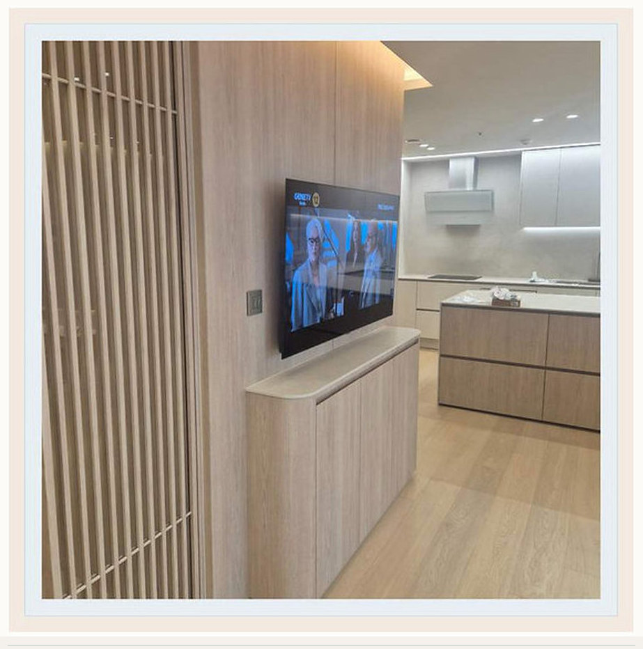 이천시 TV 설치 참고 이미지 3 86인치 전원·HDMI 배치와 사운드바 간격 벽걸이 거치대 선정리 사진